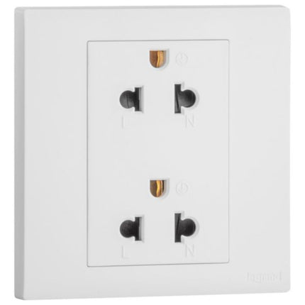 MEC31049WHLegrandمقبس أوبريا أحادي الفتحة يورو-أمريكي 16 أمبير مزدوج أبيض مات