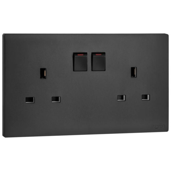 MEC32036BLLegrandمقبس أوبريا ثنائي المنفذ BS 13A مع مفتاح - أسود مات