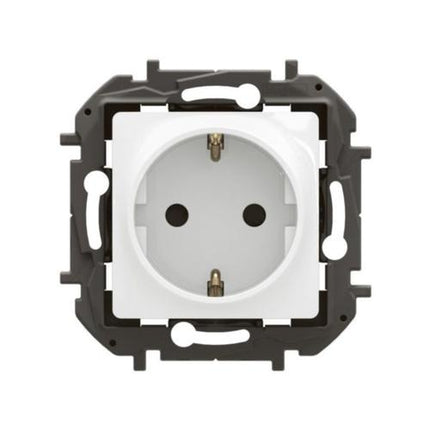 NP3122WHLegrandمقبس نيلوه 2P+E شوكو 16A 250V أبيض مدمج