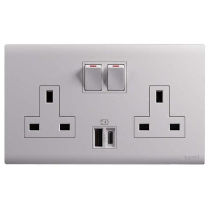 MEC33076WHLegrandمقبس أوبريا ثنائي الفتحة BS 13A محمي مع USB A+C 27W أبيض غير لامع