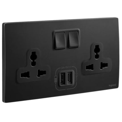 281123MBLegrandماليا سينسز مقبس متعدد المعايير ثنائي الفتحة مع شاحن USB أسود مات