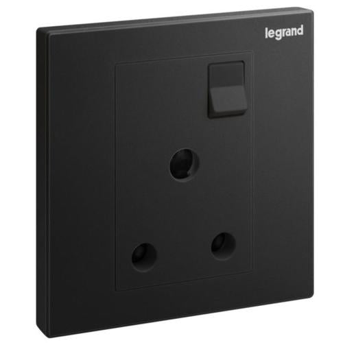 282437-CLegrandمقبس جاليون بمعيار بريطاني أحادي الفتحة مع مفتاح 15 أمبير لون أسود مات