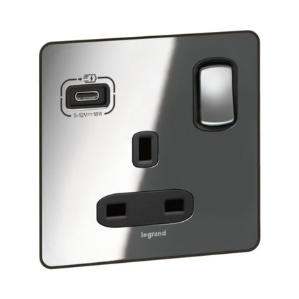 832273ALegrandمقبس Synergy من الفولاذ المقاوم للصدأ مع شاحن USB-C بقوة 18W