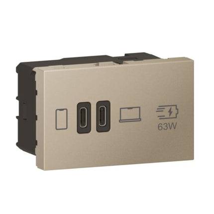 575492Legrandشاحن Arteor USB 3 وحدات 63W نوع C توصيل الطاقة شمبانيا
