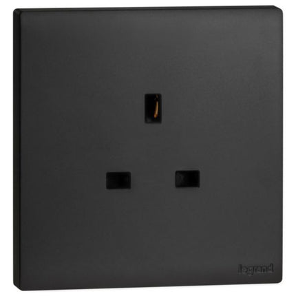 MEC31032BLLegrandمقبس Obria أحادي الفتحة BS 13A بدون مفتاح لون أسود مات