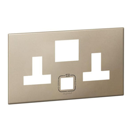 575442Legrandلوحة Legrand ثنائية الفتحة BS 13A مع مفتاح وUSB 27W ذهبي