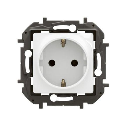 NP3121WHLegrandمقبس نيلوه 2P+E شوكو 16A 250V أبيض مثبت بالحائط