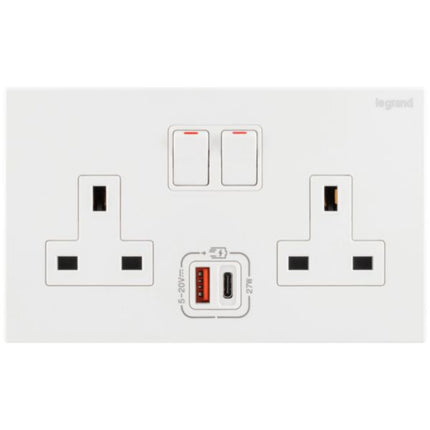 282336Legrandمقبس جالیون ثنائي الفتحة مع شاحن USB A+C 27W أبيض