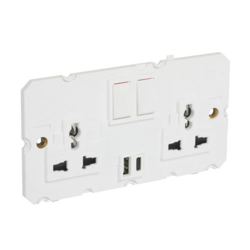 572139Legrandأرتيور متعدد المعايير مقبس كهربائي 2x2P+E محمي بمشعل USB أبيض