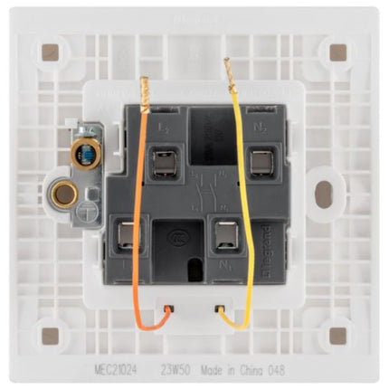 MEC21024CHLegrandمفتاح أوبريا أحادي 20 أمبير ثنائي القطب مع مؤشر LED لون شمبانيا