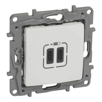 764595Legrandمنفذ شحن USB مزدوج من نوع C+C نيلوه بمودولين أبيض