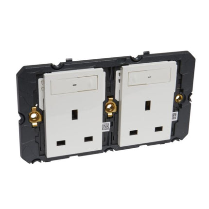 574266Legrandأرتيور مع نيتاتمو - مقبس طاقة ذكي قابل للتحويل 2G BS13 أبيض