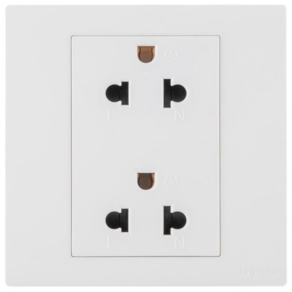 MEC31049WHLegrandمقبس أوبريا أحادي الفتحة يورو-أمريكي 16 أمبير مزدوج أبيض مات