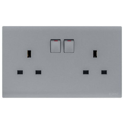 MEC32036SLLegrandمقبس أوبريا 2 فتحة معيار بريطاني 13 أمبير مع مفتاح فضي داكن