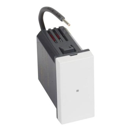 574200Legrandوحدة مقبس الطاقة الذكية Arteor مع Netatmo متصل