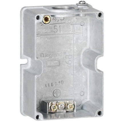 052069Legrandصندوق مقبس سطحي Hypra IP 44 بقوة 16A 2P+E معدني