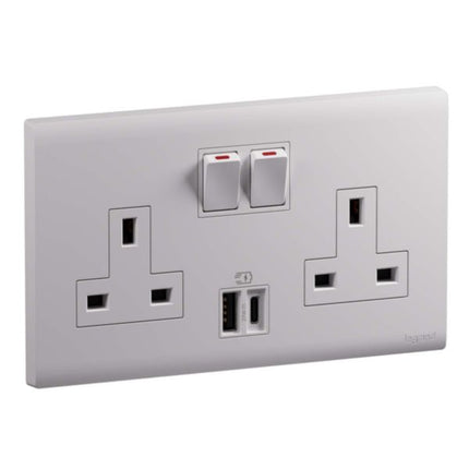 MEC33079WHLegrandمقبس أوبريا ثنائي الفتحة BS 13A DP مع USB A+C 27W أبيض مات