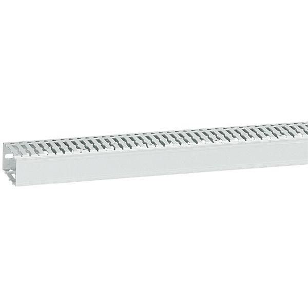 636208Legrandقناة كابل زرقاء خالية من الهالوجين من ليجراند 40x80 رمادي