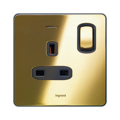 832461Legrandمقبس Synergy Sleek أحادي الفتحة مع مفتاح ثنائي القطب BS 13A ذهبي لامع