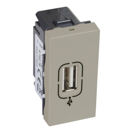 572553LegrandArteor مقبس بيانات USB أنثى 1 وحدة مربع شامبانيا