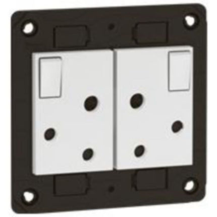 572022Legrandأرتيور مقبس مزدوج 16A 2x2P+E محمي أبيض