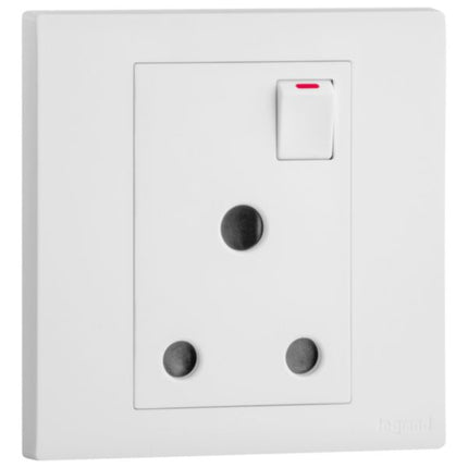 MEC32042WHLegrandمقبس كهربائي أوبريا أحادي 15 أمبير معياري بريطاني مع مفتاح أبيض مات
