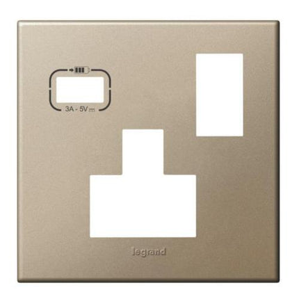 575146ALegrandلوحة ليجراند بمقبس متعدد المعايير مع USB A ذهبي
