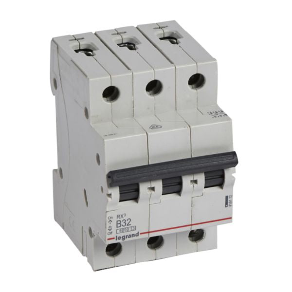 419172Legrandقاطع دارة Legrand RX3 ثلاثي الأقطاب 32A منحنى B