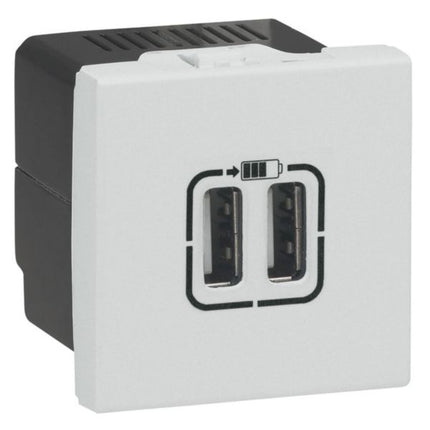 570076Legrandشاحن طاقة USB Arteor مع مقابس USB مزدوجة 5V 3A