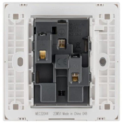 MEC32044WHLegrandمقبس أوبريا أحادي الفتحة معيار بريطاني 5 أمبير مع مفتاح أبيض مات