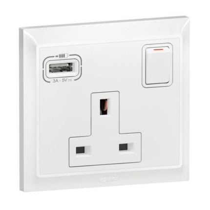 617658ALegrandبيلانكو S منفذ مفرد بقطب واحد مع شاحن USB A 15W