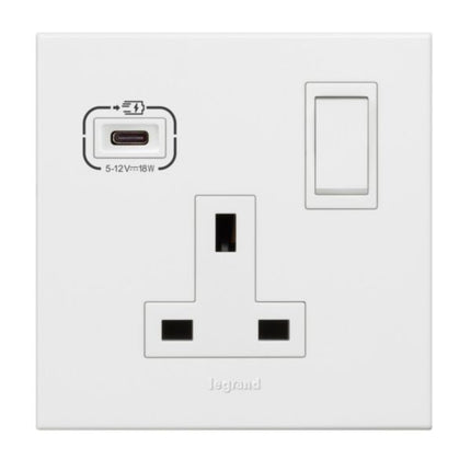 572129ALegrandأرتيور - مقبس كهربائي أحادي القطب مع شاحن USB C بقوة 18 واط