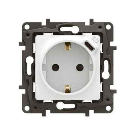 NP3312WHLegrandمقبس نيلوه مدمج شوكو 2P+E USB Type-C أبيض 16 أمبير