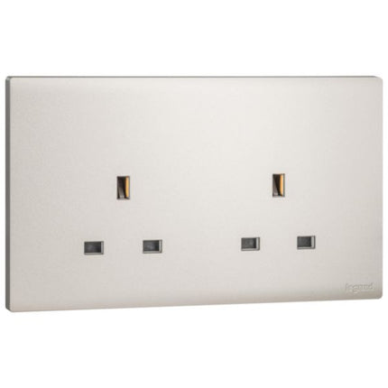 MEC31033CHLegrandمقبس أوبريا ثنائي المجموعة BS 13A بدون مفتاح لون شامبانيا