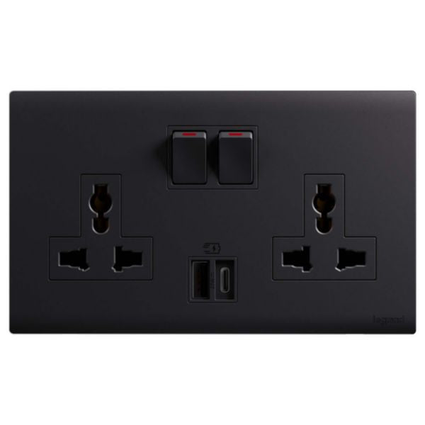 MEC33077BLLegrandObria مقبس متعدد المعايير 2 مدخل 16A مع USB A+C 27W أسود مات