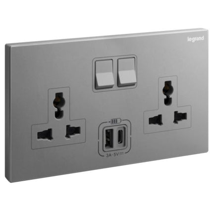 282444-C3Legrandجاليون مقبس كهربائي متعدد المعايير بمفتاح تشغيل ثنائي الفتحات مع شواحن USB فضي داكن