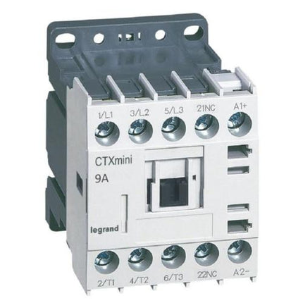 417031Legrandمقبس تحكم لجران CTX3 صغير 3P 9A 1NC 24V DC