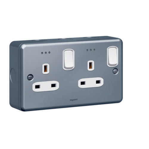 733871Legrandمأخذ تيار كهربائي ثنائي القطب سينرجي 2 فتحة مع مفتاح وضوء LED 13A 250V معدني
