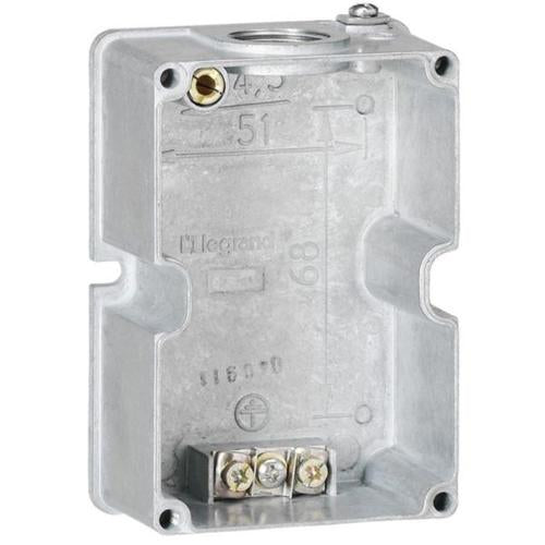 052069Legrandصندوق مقبس سطحي Hypra IP 44 بقوة 16A 2P+E معدني