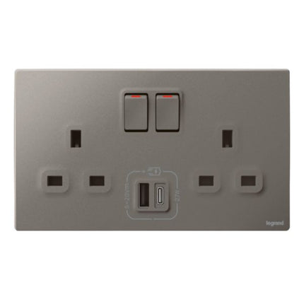 281137DSLegrandمآخذ كهربائية ثنائية مراقبة ماليا سينسز مع منافذ USB 27W