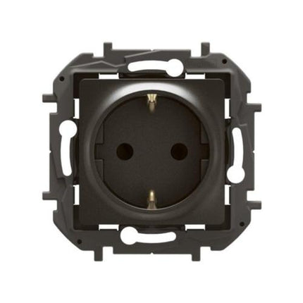 NP3121BKLegrandمقبس نيلوي 2P+E شوكو 16A 250V أسود مثبت بالفلاش