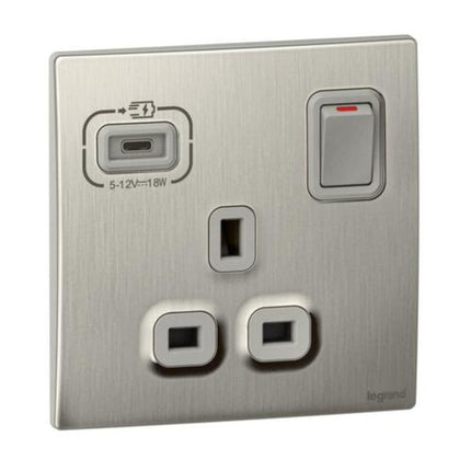 281130ABALegrandماليا سينسز - مقبس كهربائي بمفتاح واحد مع شاحن USB-C 18W - ألومنيوم مصقول