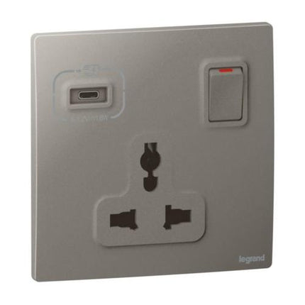 281125ADSLegrandملليا سينسز مقبس متعدد المعايير بمنفذ USB C 18W