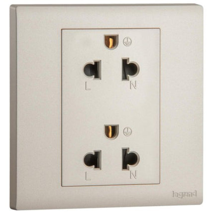 MEC31049CHLegrandمقبس أوبريا أحادي الفتحة يورو-أمريكي 16 أمبير ثنائي الفتحة شمبانيا