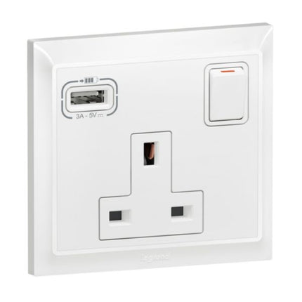 617658ALegrandبيلانكو S منفذ مفرد بقطب واحد مع شاحن USB A 15W