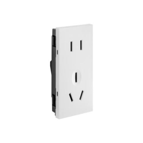 571896Legrandمقبس Legrand 2P+T 10A الصيني 2P الأمريكي أبيض