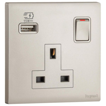 MEC33078CHLegrandObria مقبس مفتاح أحادي 13A مع USB Type A 15W لون شامبانيا