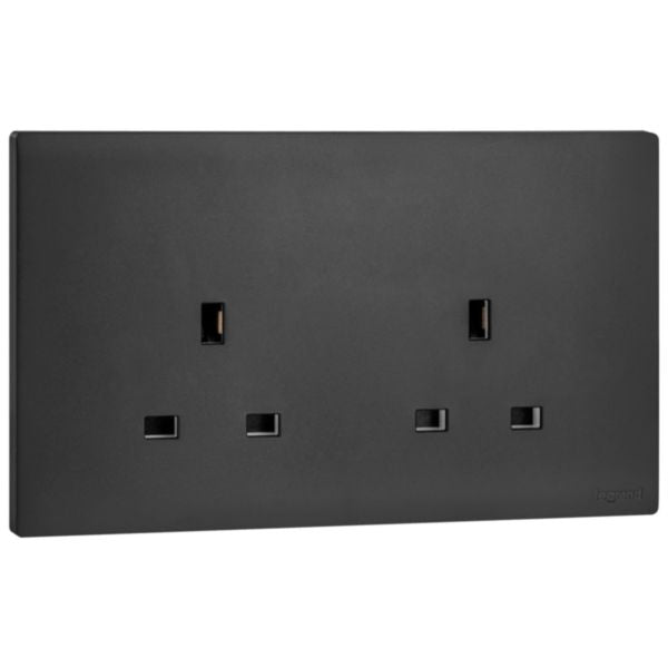 MEC31033BLLegrandمقبس أوبريا 2 فتحة معيار بريطاني 13A غير مفتاح أسود مات