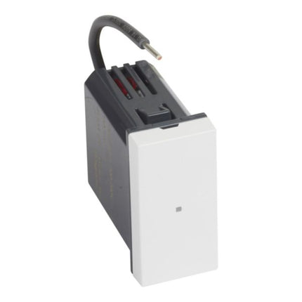 574200Legrandوحدة مقبس الطاقة الذكية Arteor مع Netatmo متصل