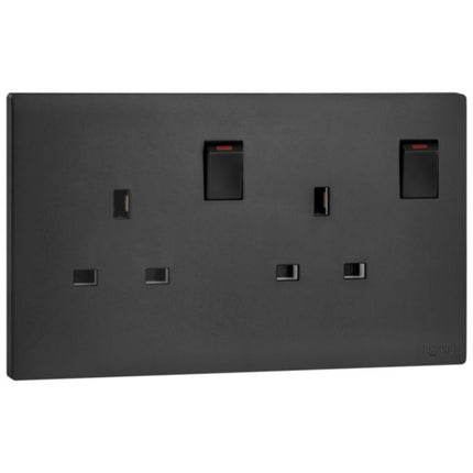 MEC32040BLLegrandمقبس Obria ثنائي المجموعة BS 13A DP مع مفتاح أسود مات